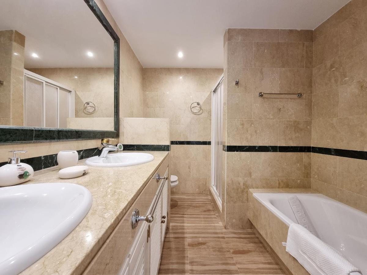 Luxury Hacienda Playa Lägenhet Marbella Exteriör bild