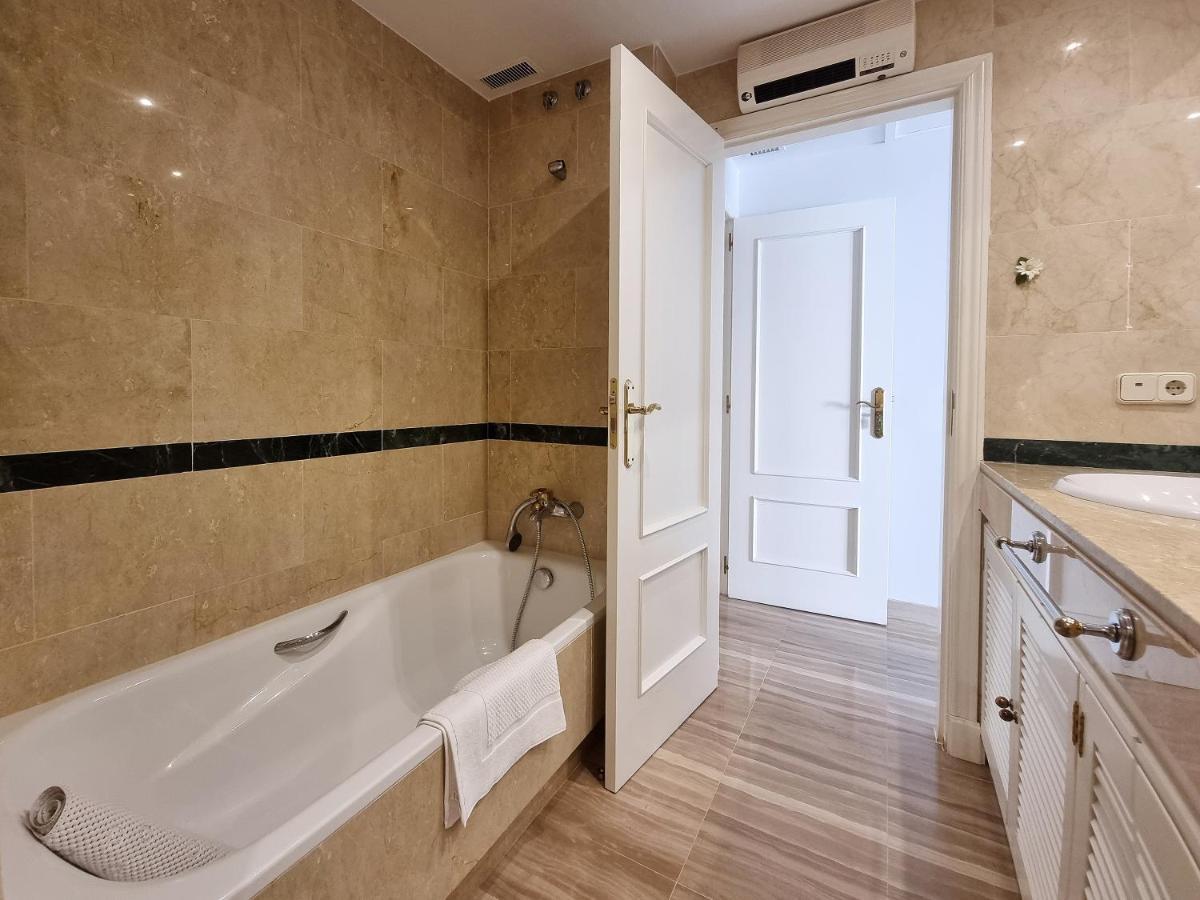 Luxury Hacienda Playa Lägenhet Marbella Exteriör bild