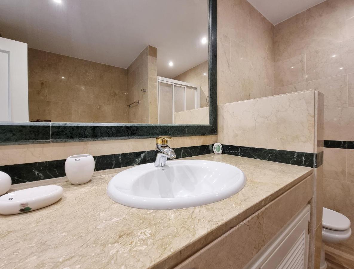 Luxury Hacienda Playa Lägenhet Marbella Exteriör bild